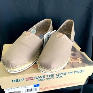 SKETCHERS BOB’S BREEZE SIZE 7